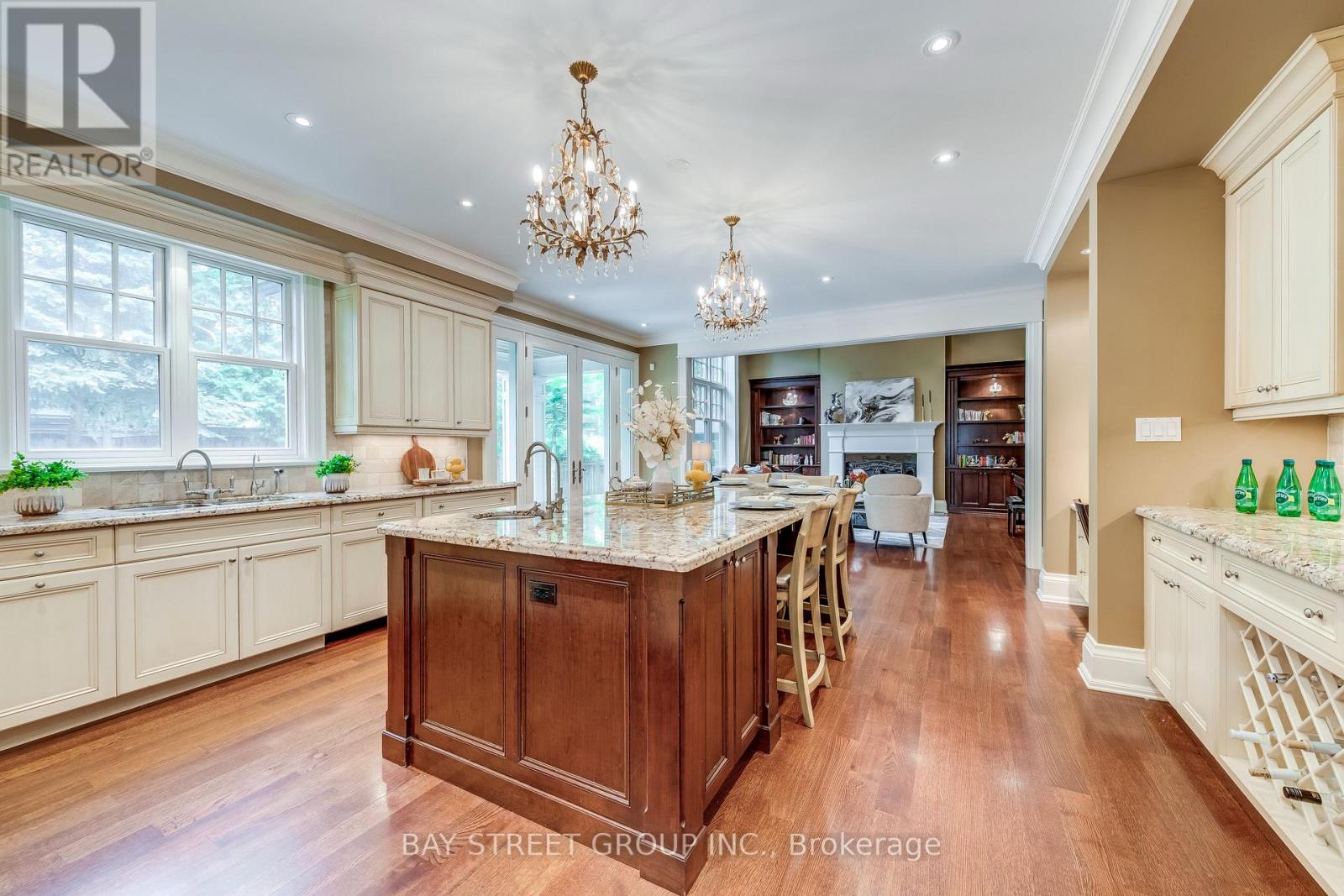 1049 Cedar Grove Boulevard, Oakville, Ontario  L6J 2C2 - Photo 19 - W12193610