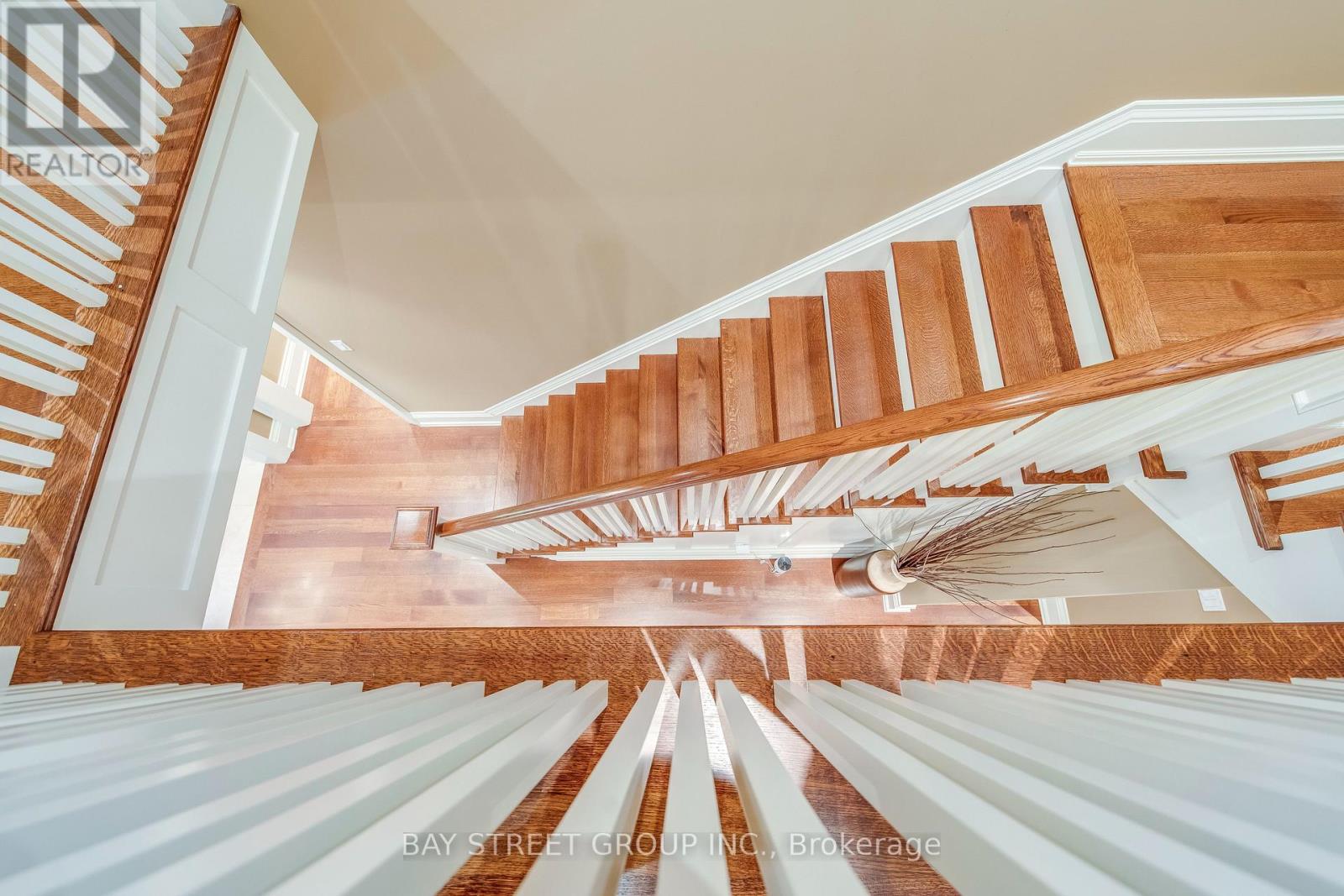 1049 Cedar Grove Boulevard, Oakville, Ontario  L6J 2C2 - Photo 23 - W12193610