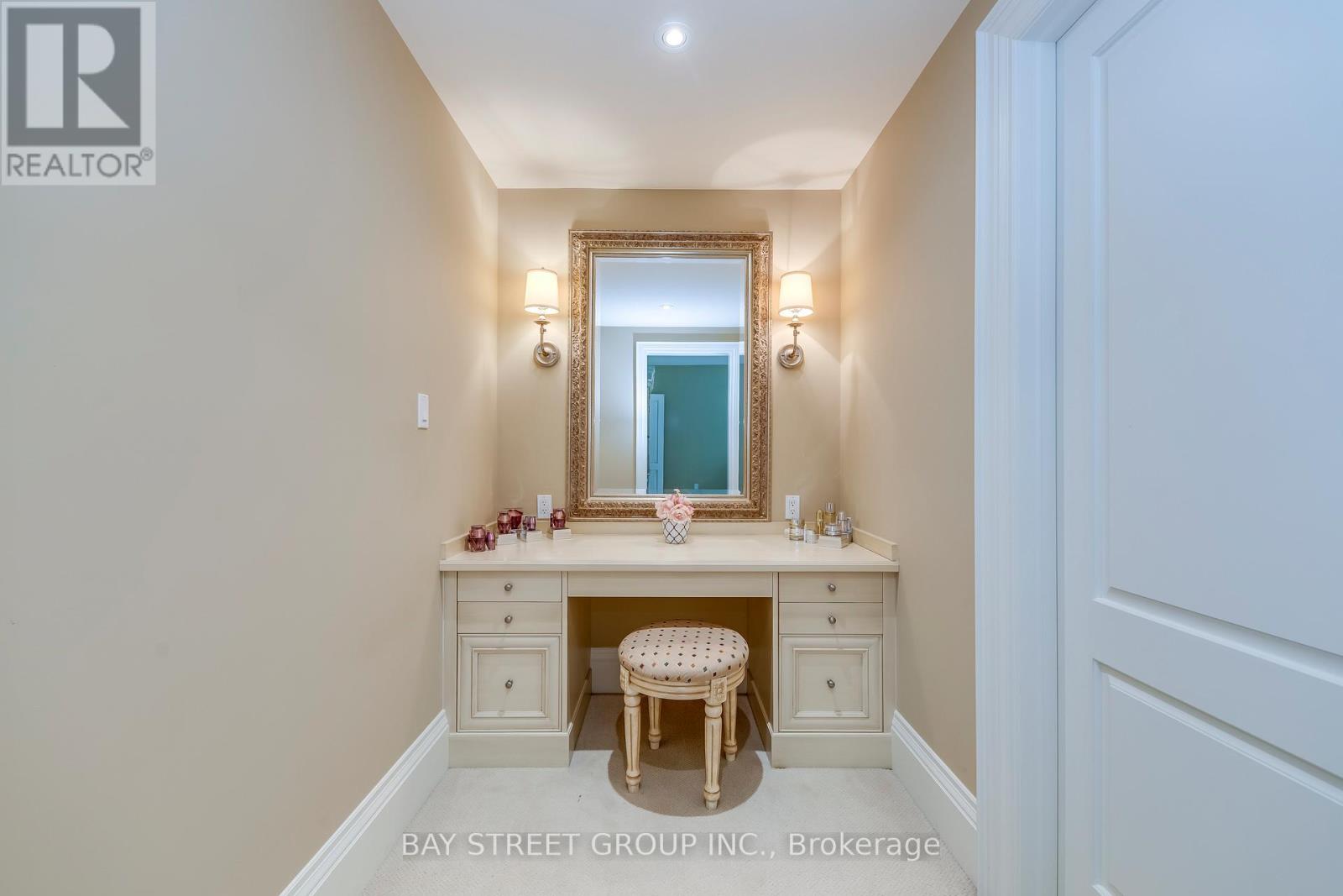 1049 Cedar Grove Boulevard, Oakville, Ontario  L6J 2C2 - Photo 28 - W12193610
