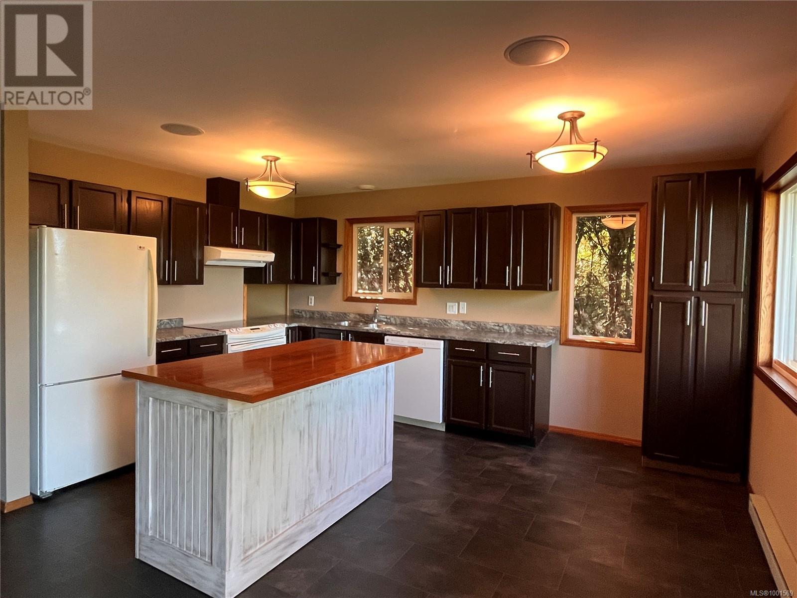 Property at 2524 Sooke Rd image 4