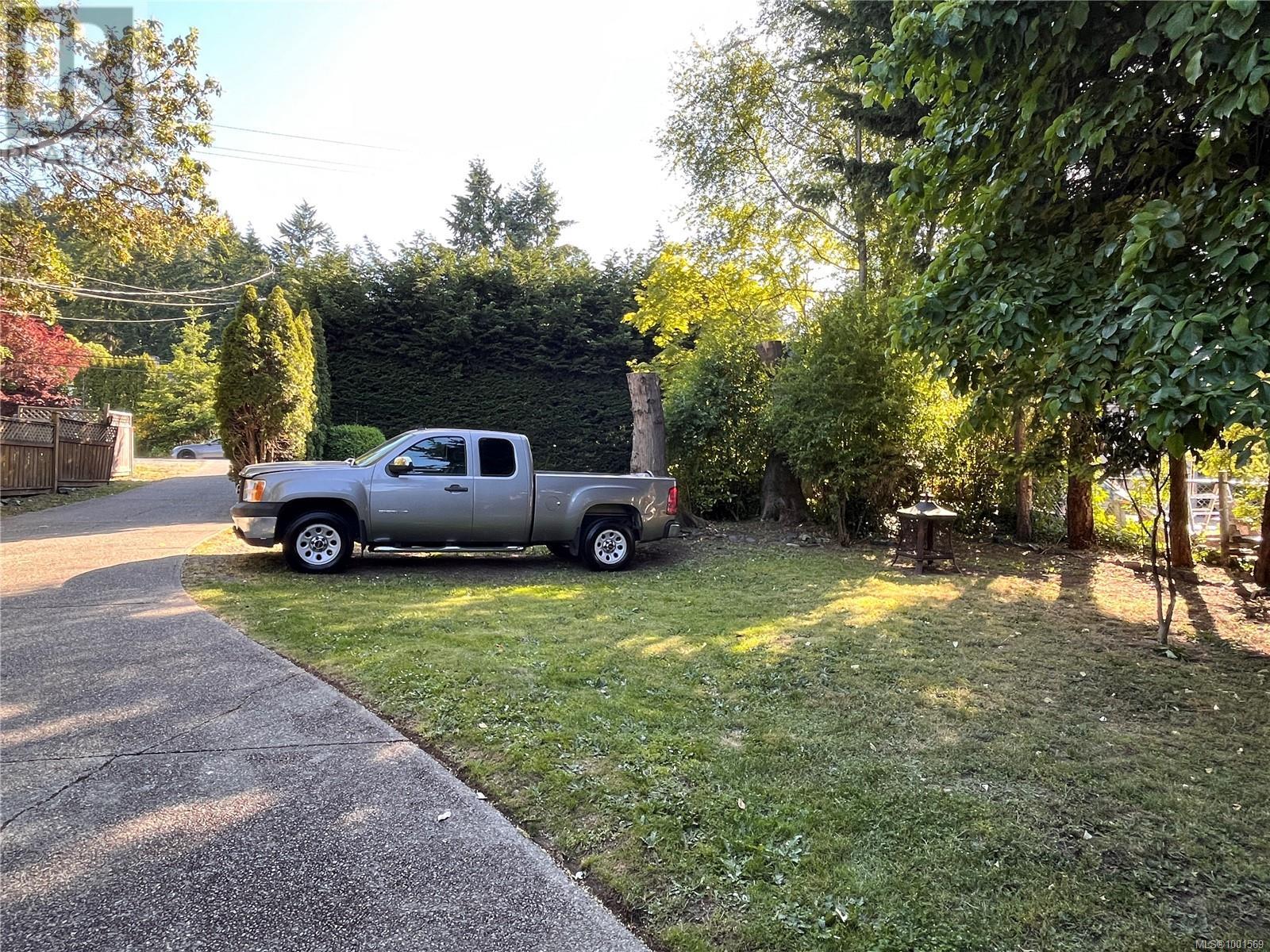 Property at 2524 Sooke Rd image 2