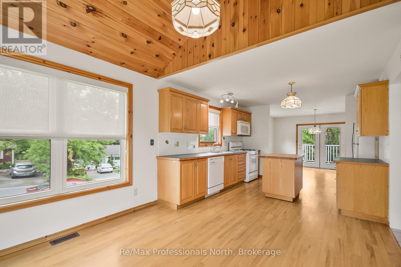 490 Brown Street, Gravenhurst (Muskoka (S)), Ontario  P1P 1G6 - Photo 13 - X12192765