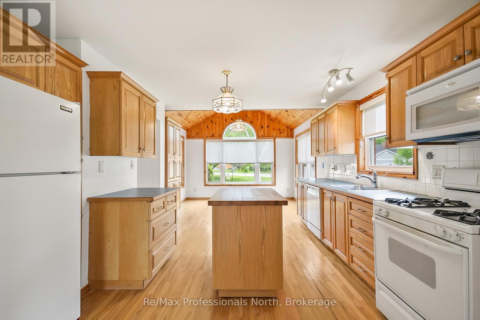 490 Brown Street, Gravenhurst, Ontario  P1P 1G6 - Photo 12 - X12192765