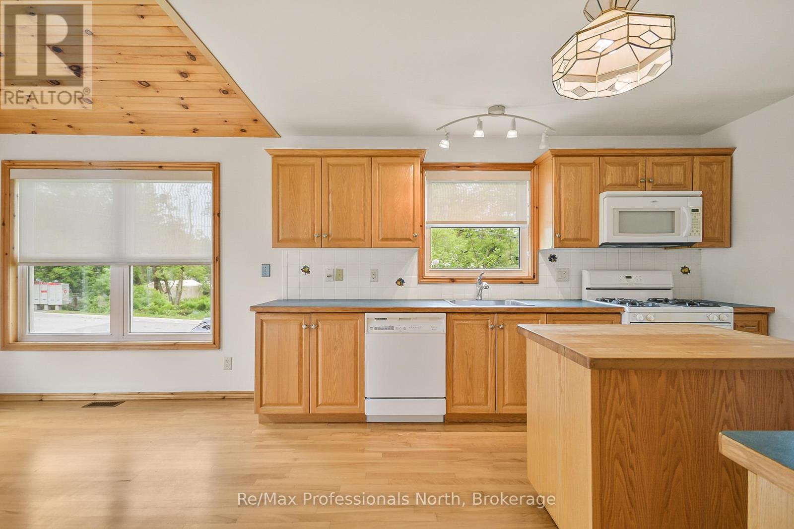 490 Brown Street, Gravenhurst (Muskoka (S)), Ontario  P1P 1G6 - Photo 15 - X12192765