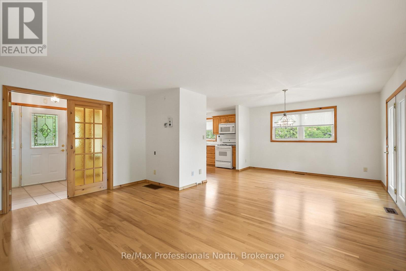 490 Brown Street, Gravenhurst (Muskoka (S)), Ontario  P1P 1G6 - Photo 10 - X12192765