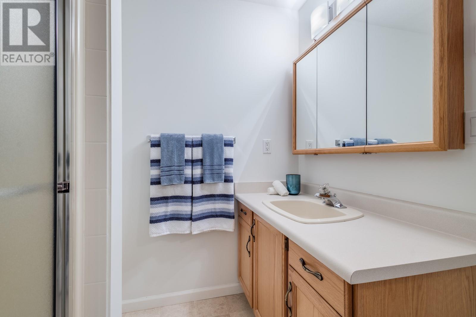 945 Lawrence Avenue Unit# 104, Kelowna, BC V1Y6M3