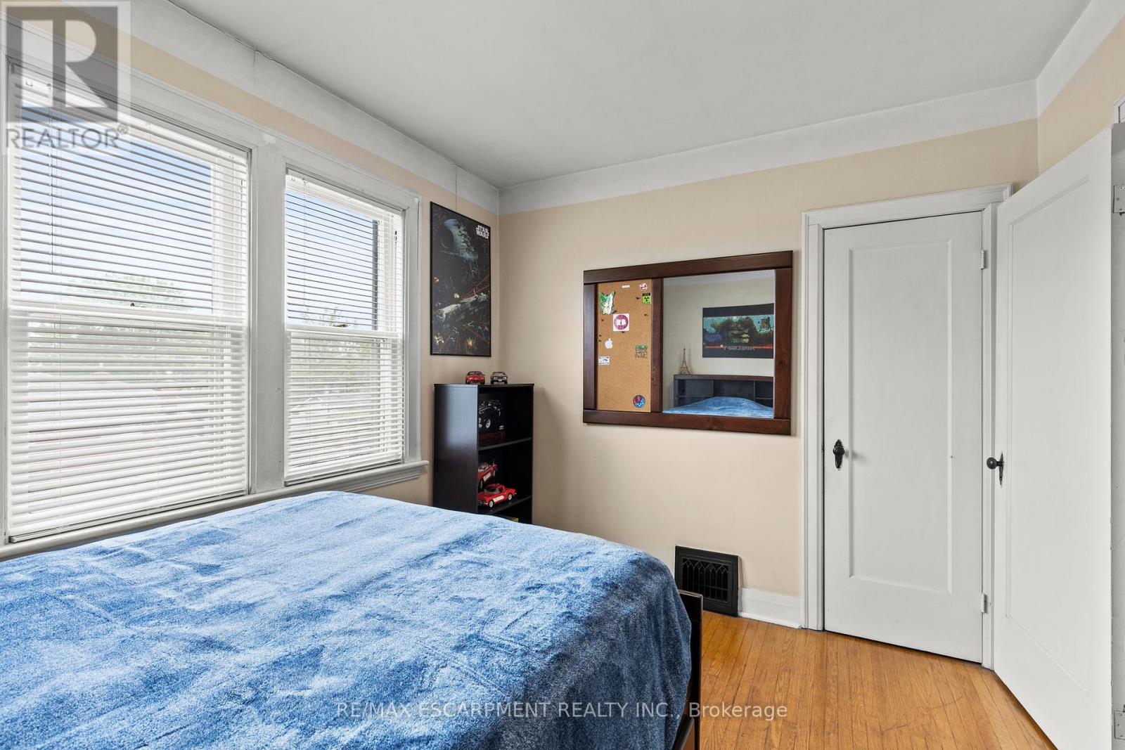 29 Barons Avenue S, Hamilton (Bartonville), Ontario  L8K 2Y1 - Photo 18 - X12193472