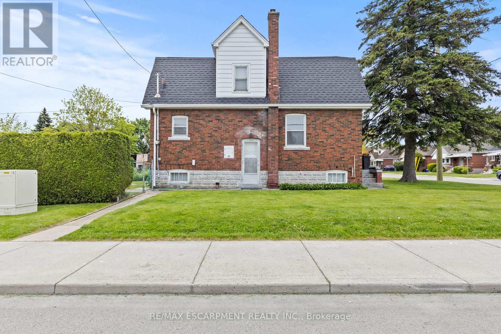 29 Barons Avenue S, Hamilton (Bartonville), Ontario  L8K 2Y1 - Photo 3 - X12193472