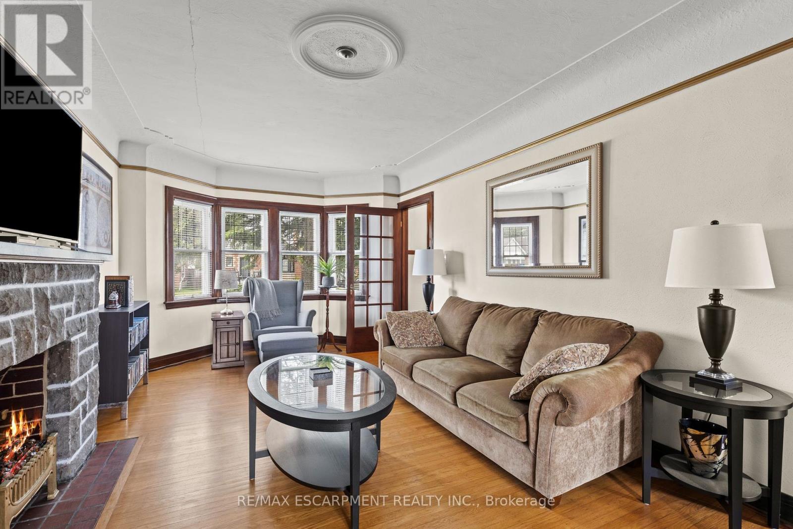 29 Barons Avenue S, Hamilton (Bartonville), Ontario  L8K 2Y1 - Photo 8 - X12193472