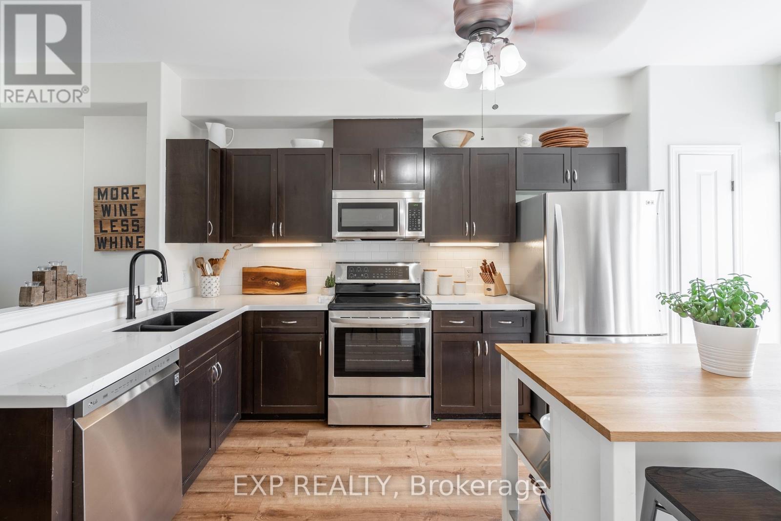 8 Hemlock Way, Grimsby (Grimsby West), Ontario  L3M 0B5 - Photo 6 - X12193587