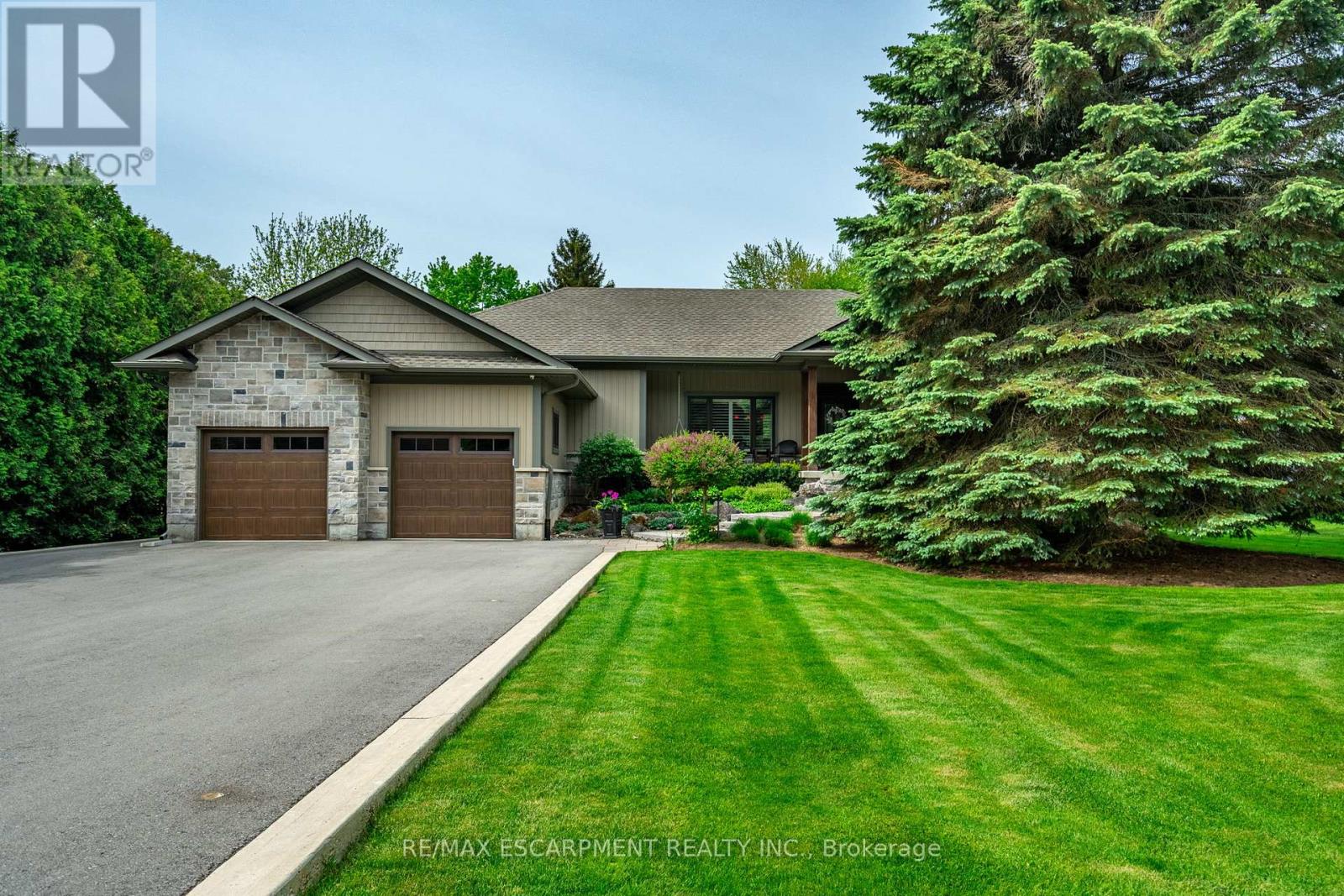 979 GARDEN LANE, Hamilton, Ontario