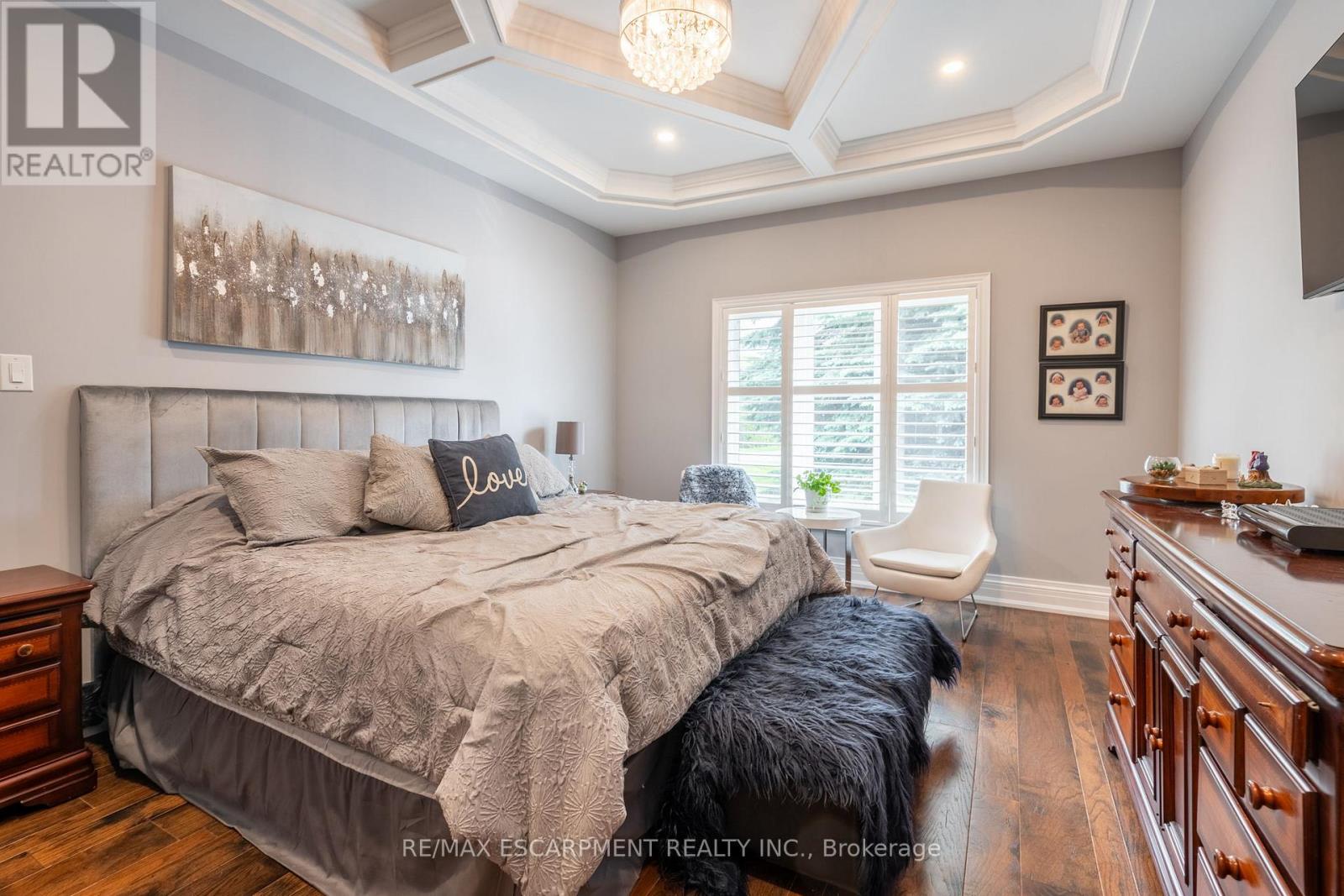 979 Garden Lane, Hamilton, Ontario  L8B 1P2 - Photo 10 - X12193602