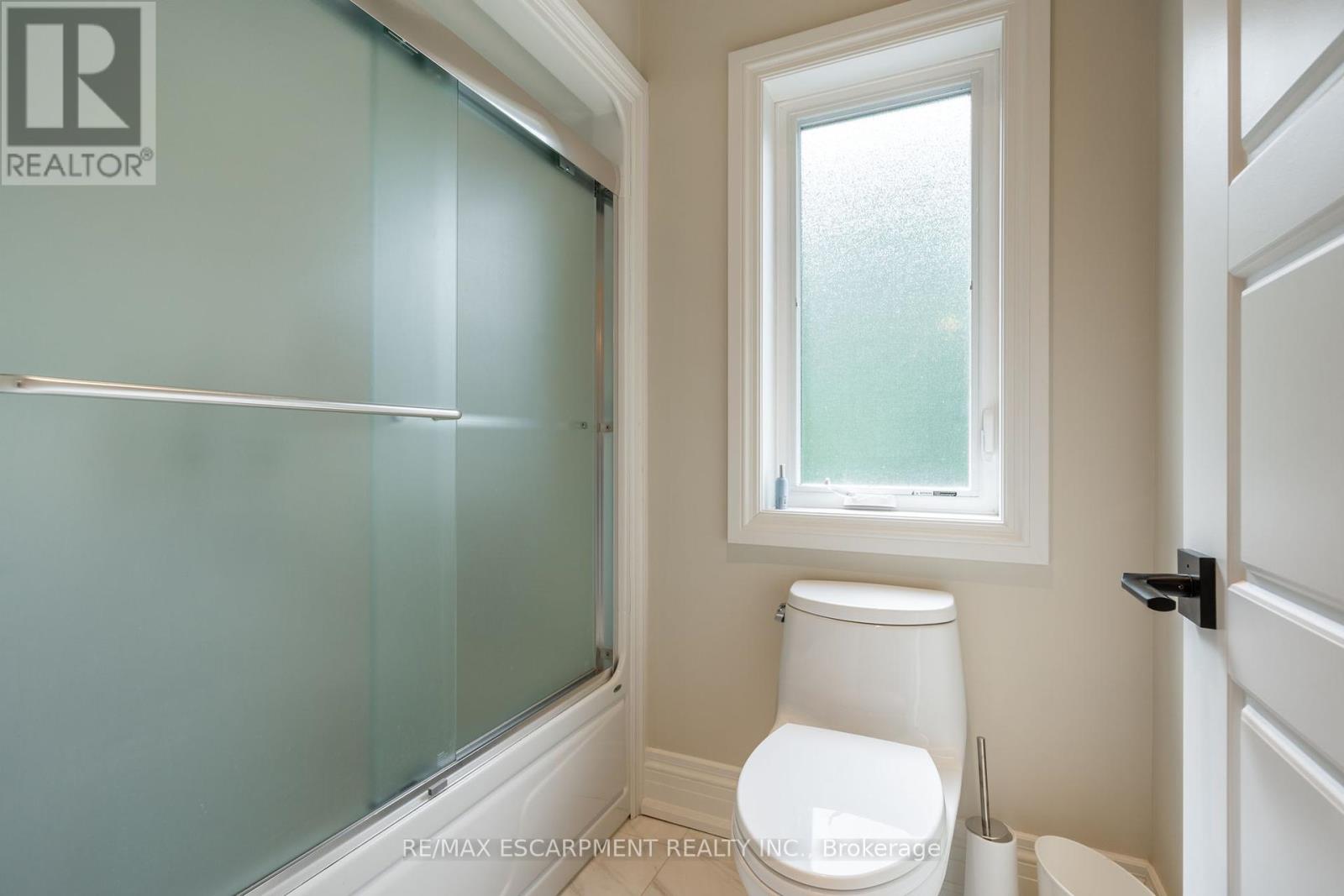 979 Garden Lane, Hamilton, Ontario  L8B 1P2 - Photo 17 - X12193602