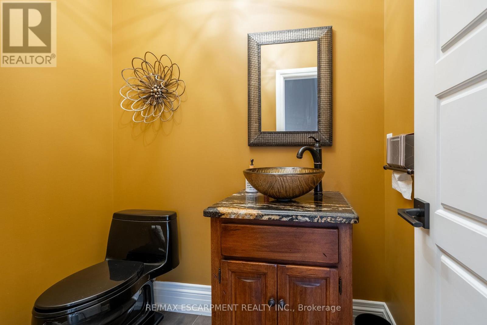 979 Garden Lane, Hamilton, Ontario  L8B 1P2 - Photo 23 - X12193602