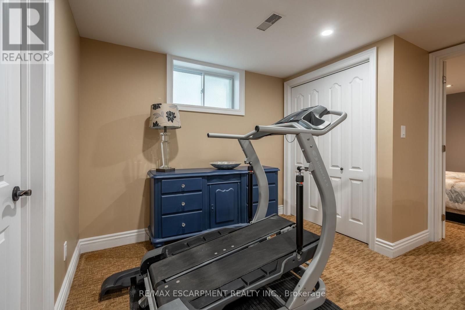 979 Garden Lane, Hamilton, Ontario  L8B 1P2 - Photo 27 - X12193602