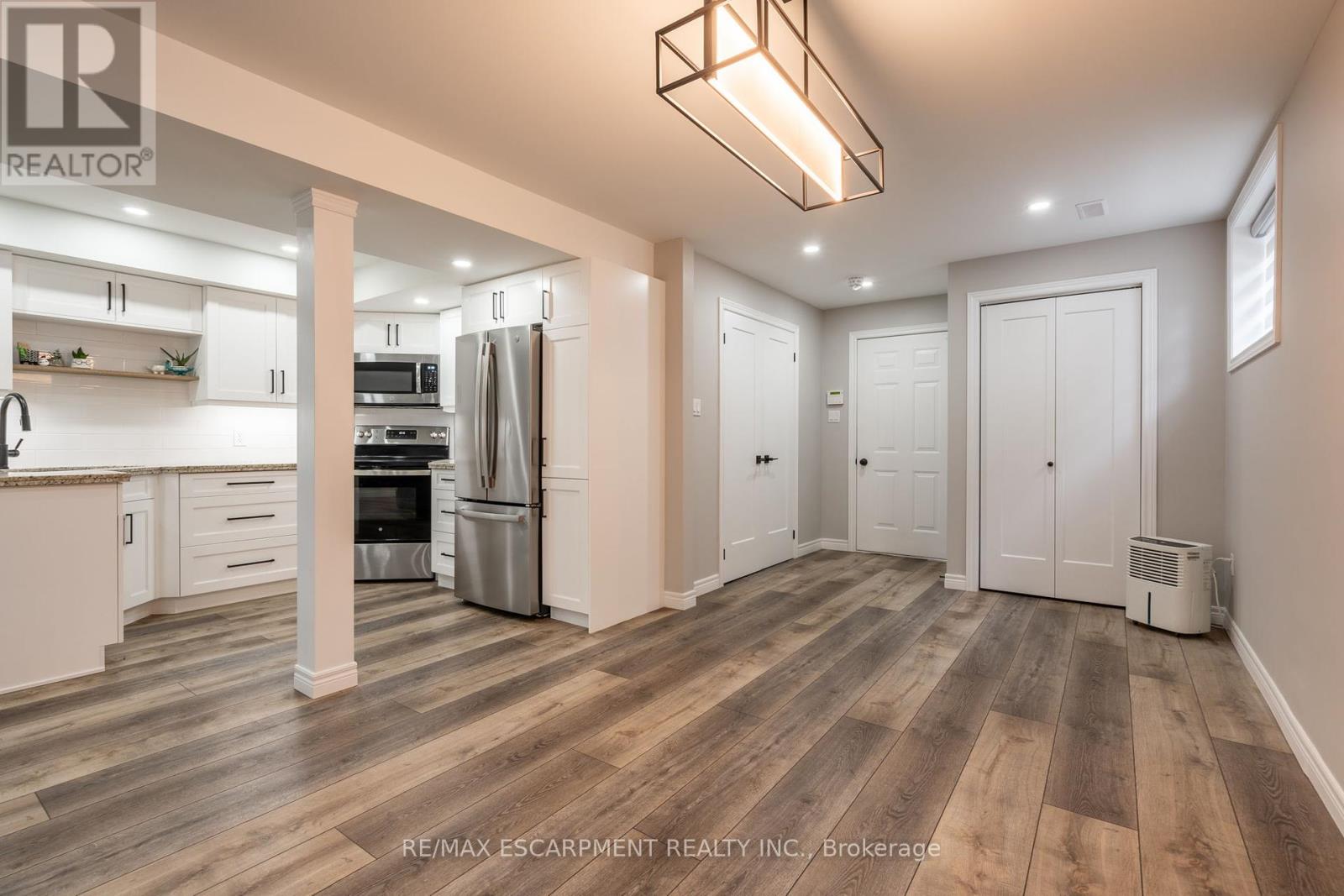 979 Garden Lane, Hamilton, Ontario  L8B 1P2 - Photo 32 - X12193602