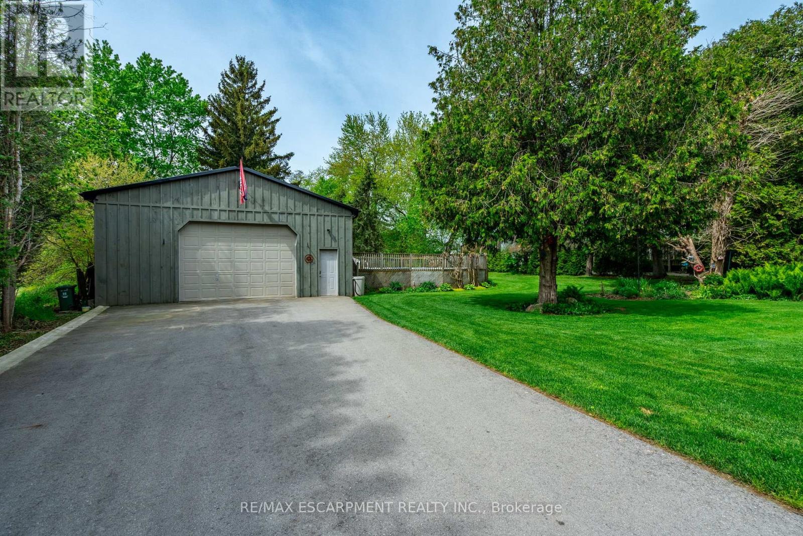979 Garden Lane, Hamilton, Ontario  L8B 1P2 - Photo 43 - X12193602
