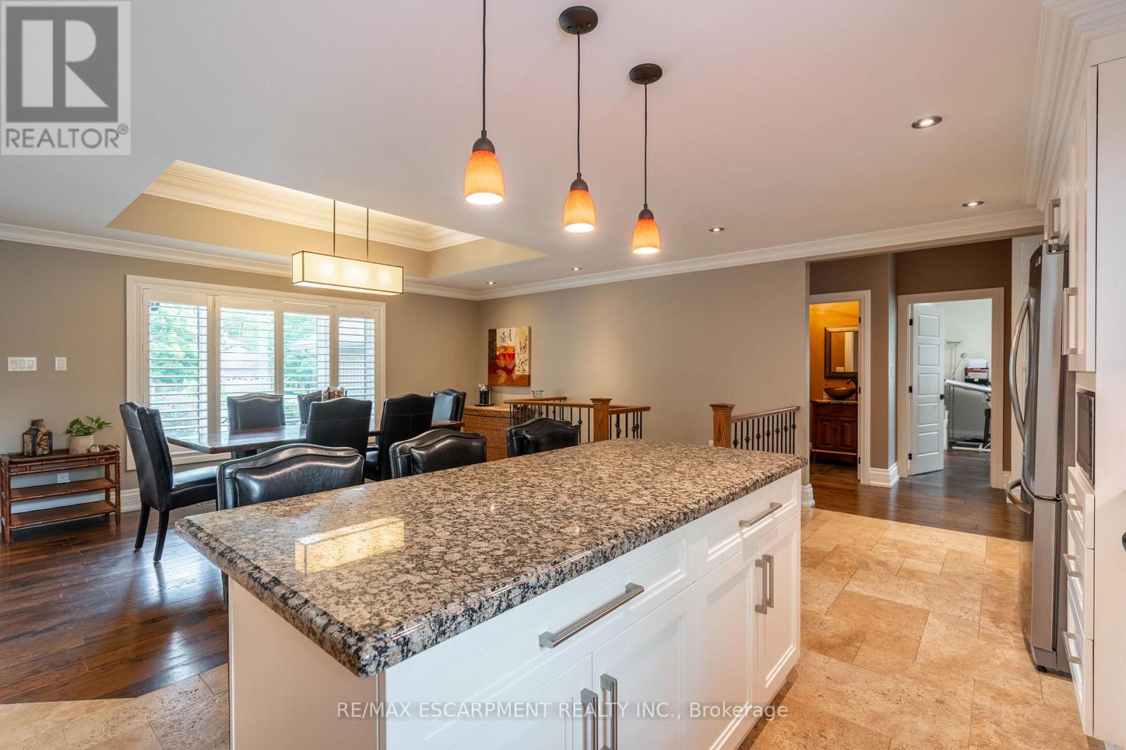 979 Garden Lane, Hamilton, Ontario  L8B 1P2 - Photo 9 - X12193602