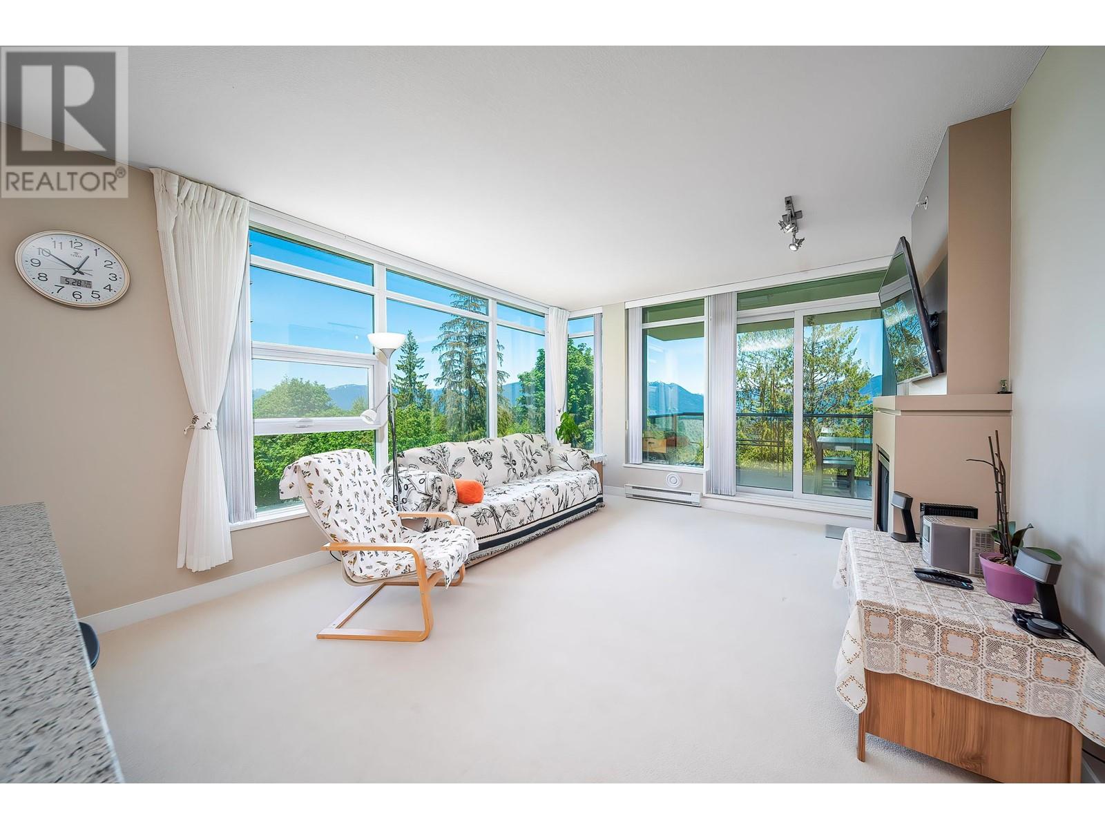 701 9222 UNIVERSITY CRESCENT, Burnaby, British Columbia
