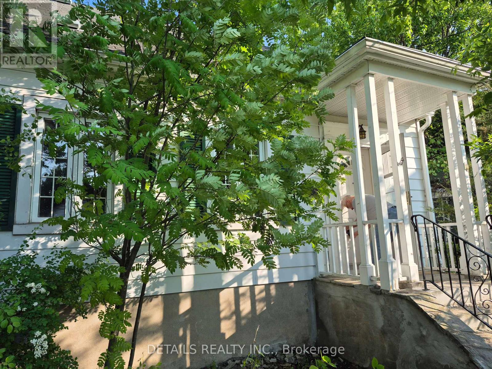 10 Garrison Street, Ottawa, Ontario  K1Y 2T8 - Photo 3 - X12103546
