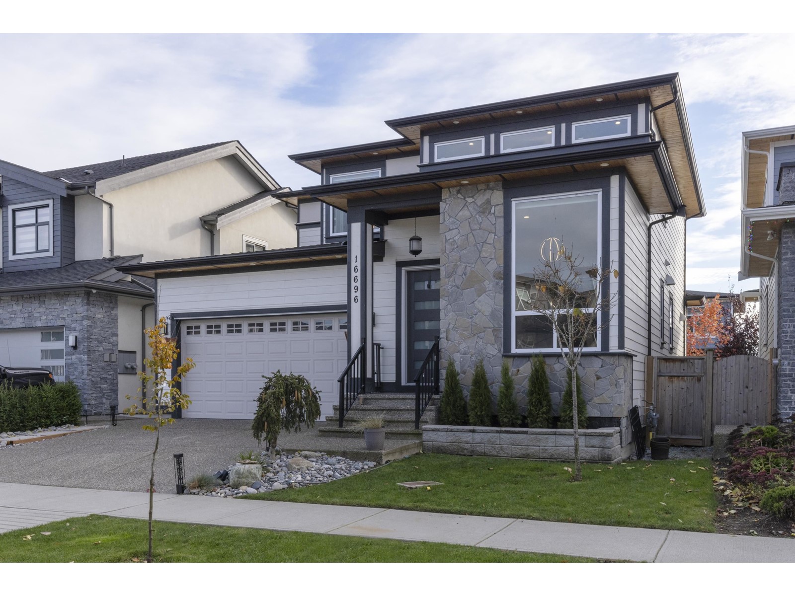 Property at 16696 18 AVENUE image 2
