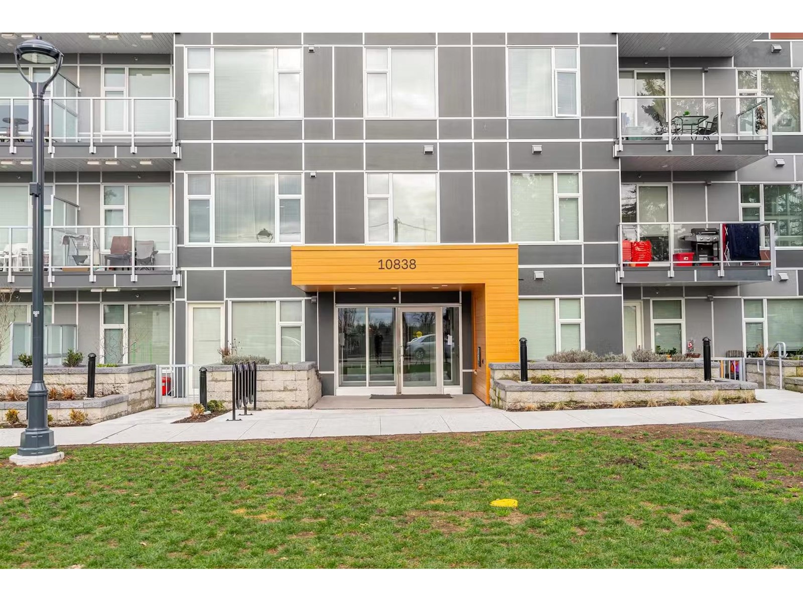 409 10838 Whalley Boulevard, Surrey, British Columbia  V3R 0G8 - Photo 4 - R2969619