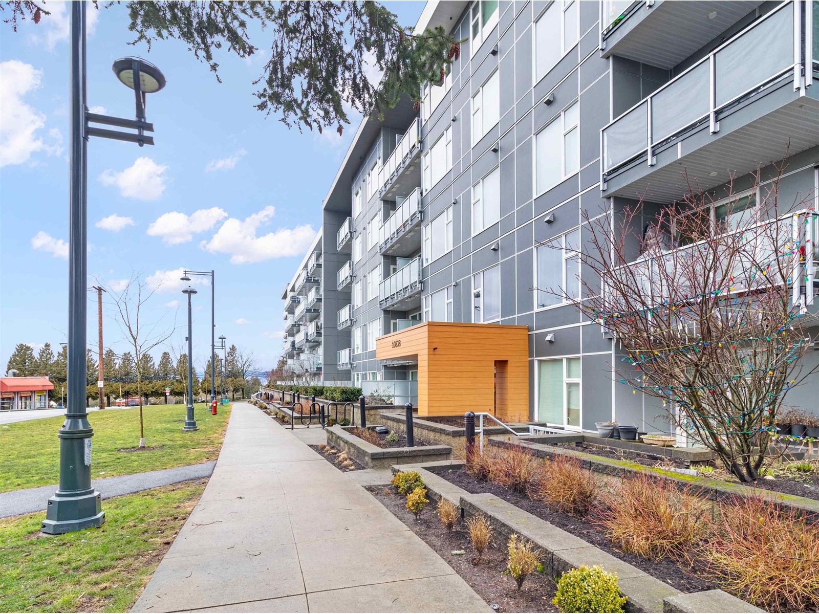 409 10838 Whalley Boulevard, Surrey, British Columbia  V3R 0G8 - Photo 5 - R2969619