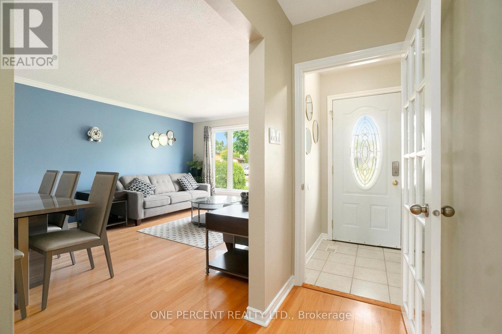 1208 Stanton Road, Ottawa, Ontario  K2C 3E2 - Photo 2 - X12193662