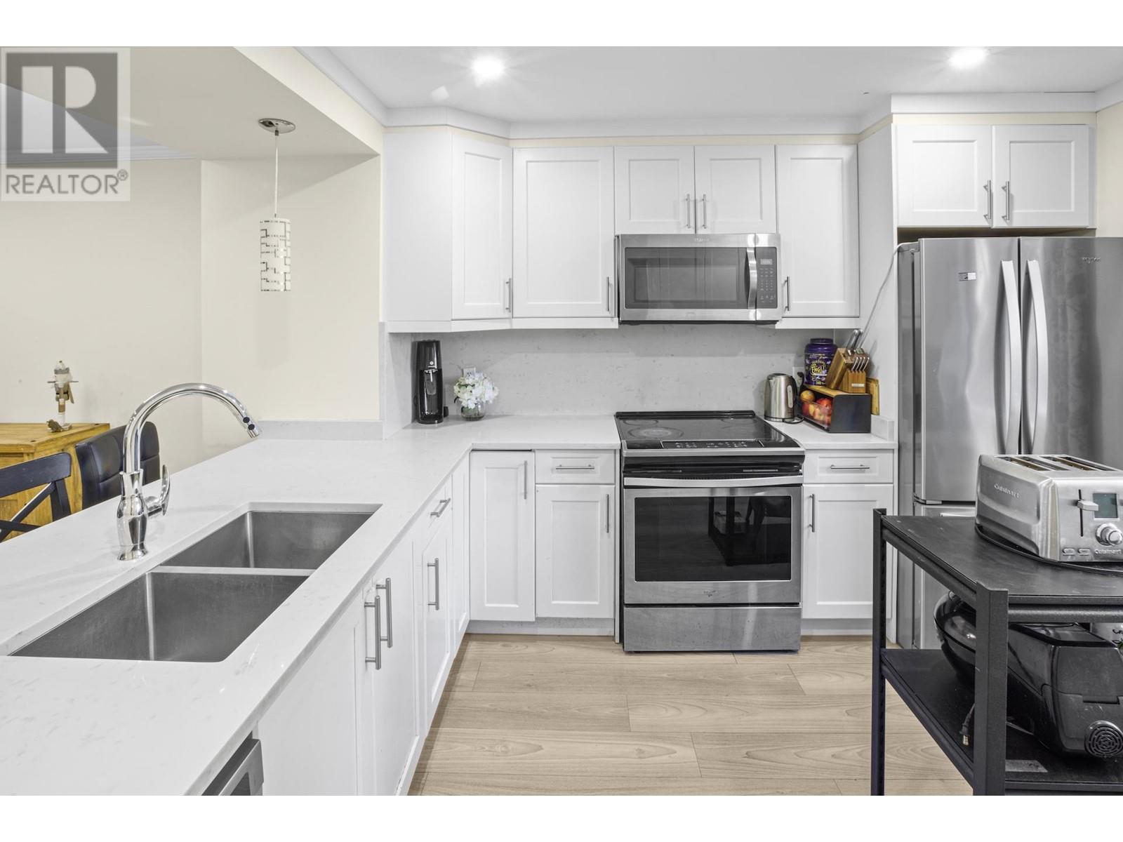 Property at 325B EVERGREEN DRIVE image 5