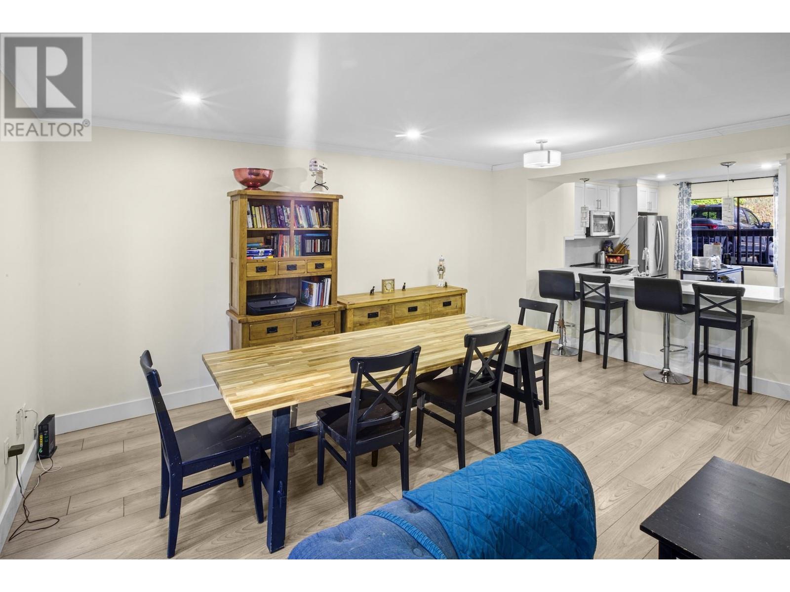 Property at 325B EVERGREEN DRIVE image 2