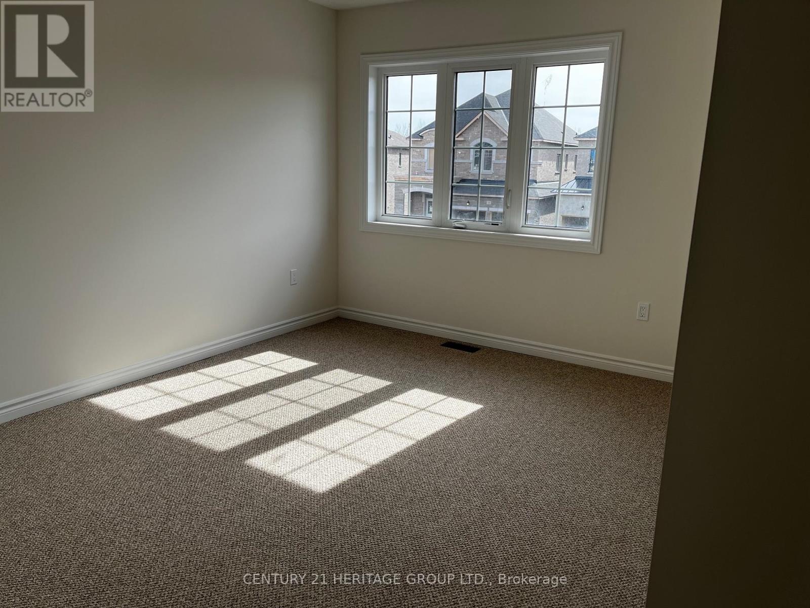 181 Ferragine Crescent, Bradford West Gwillimbury, Ontario  L4Z 4B4 - Photo 6 - N12193466