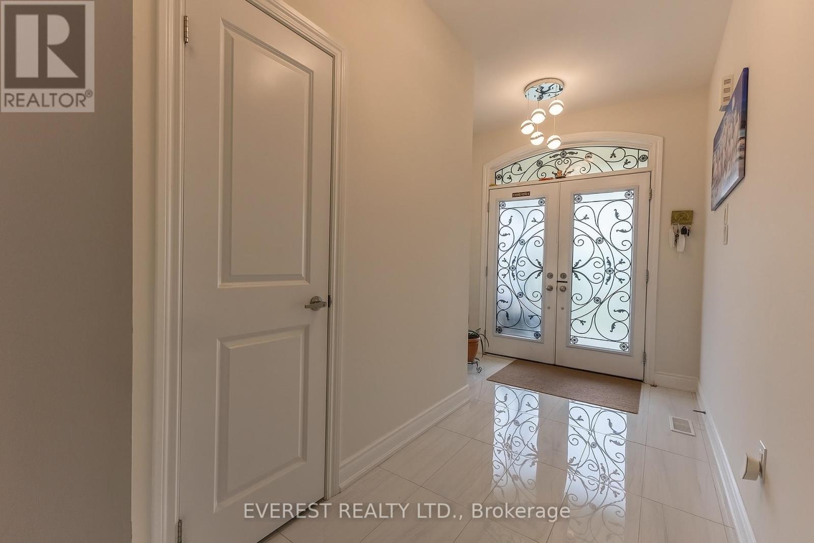 Property at 17 ELYSIAN FIELD CIRCLE E image 5