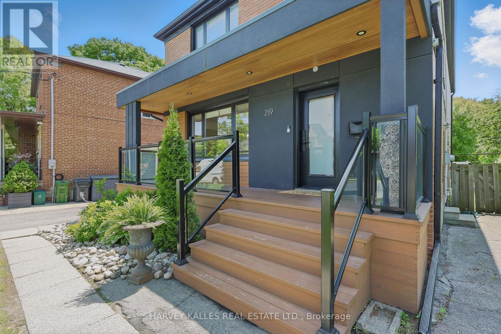 219 Delhi Avenue, Toronto, Ontario  M3H 1A9 - Photo 3 - C12193641
