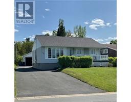 349 Hennessy Street, Bathurst, New Brunswick