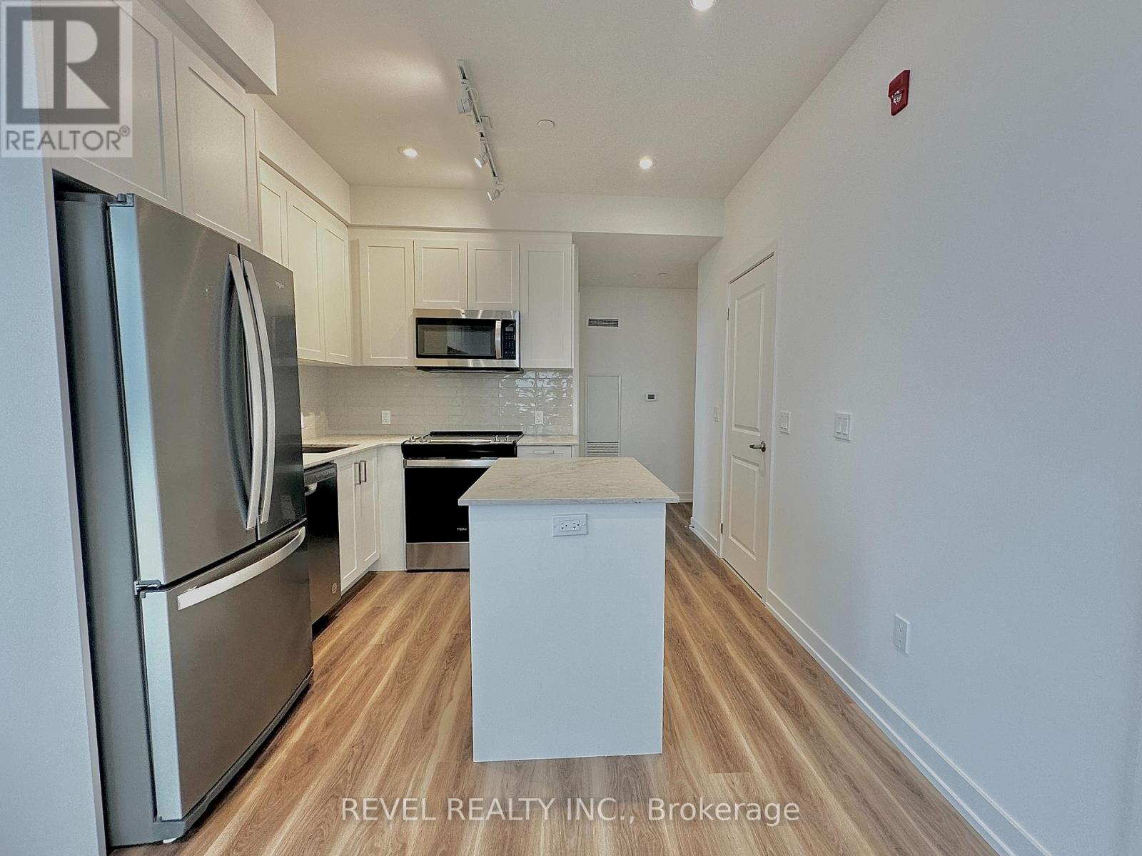 504 - 1010 Dundas Street E, Whitby, Ontario  L1N 2K2 - Photo 3 - E12193655