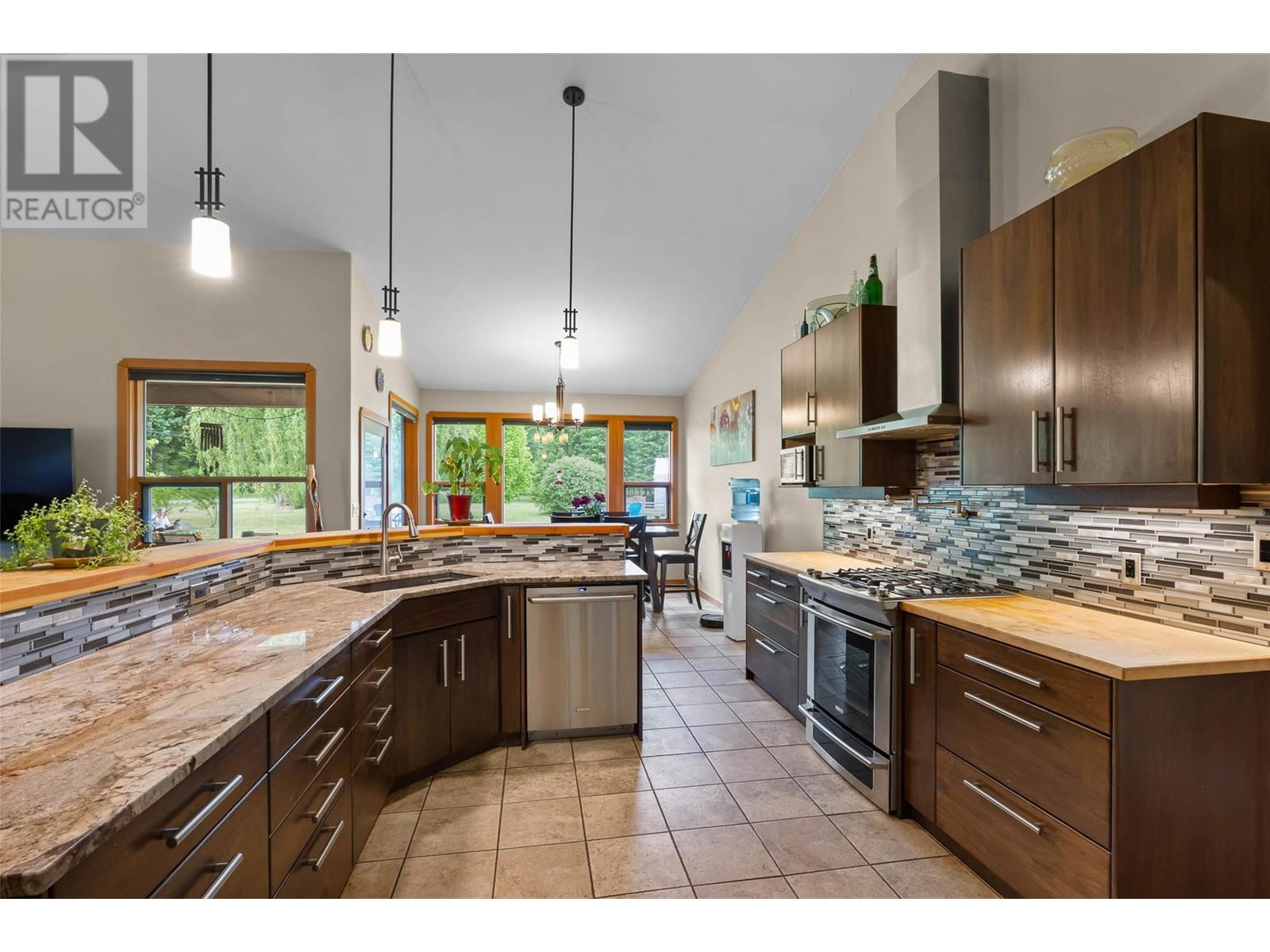 337 Sunshine Valley Road, Clearwater, British Columbia  V0E 1N2 - Photo 9 - 10350559