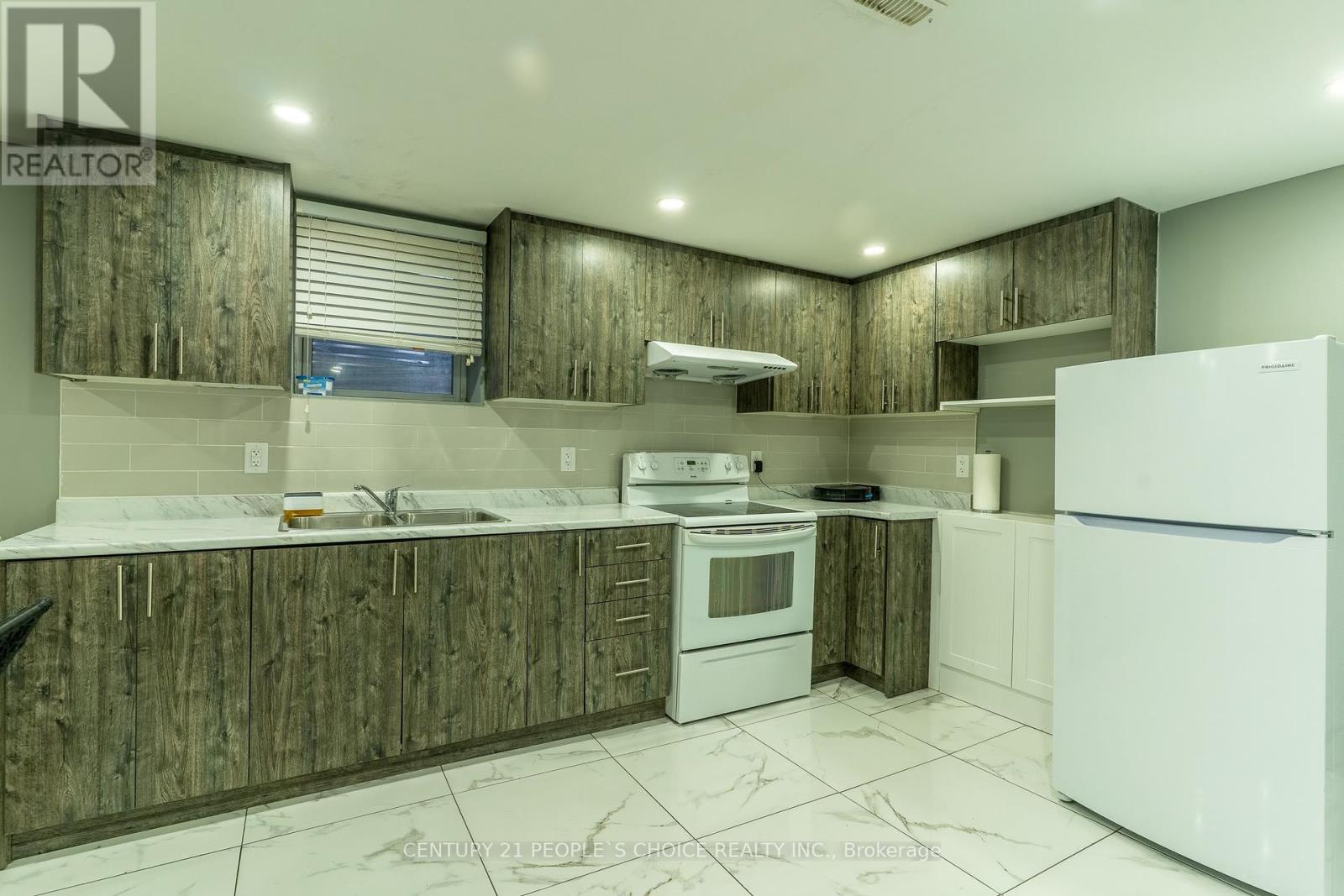 70 Glebe Crescent, Brampton, Ontario  L6S 1G1 - Photo 38 - W12193642