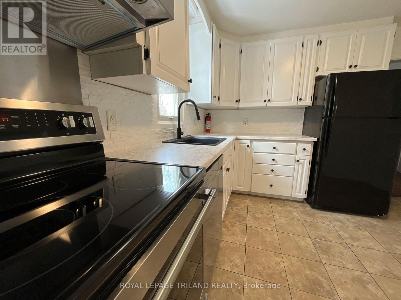 144 Victoria Street, London East, Ontario  N6A 2B7 - Photo 5 - X12193672