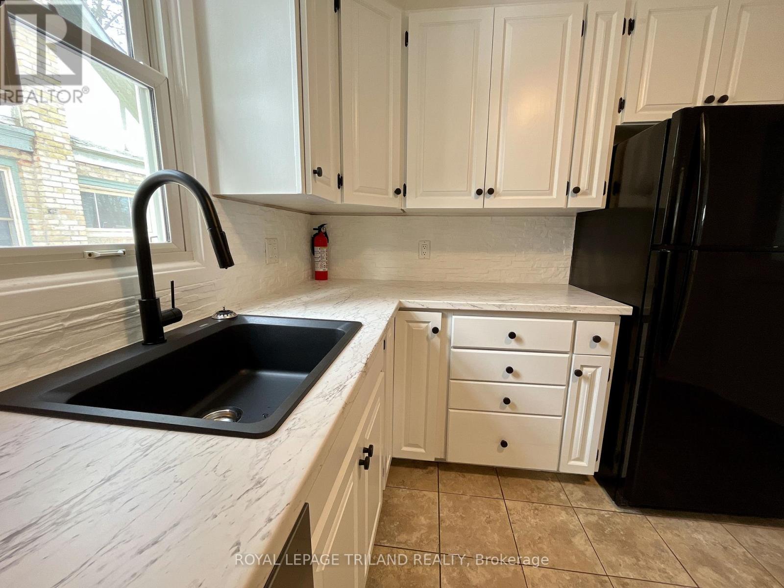 144 Victoria Street, London East, Ontario  N6A 2B7 - Photo 6 - X12193672