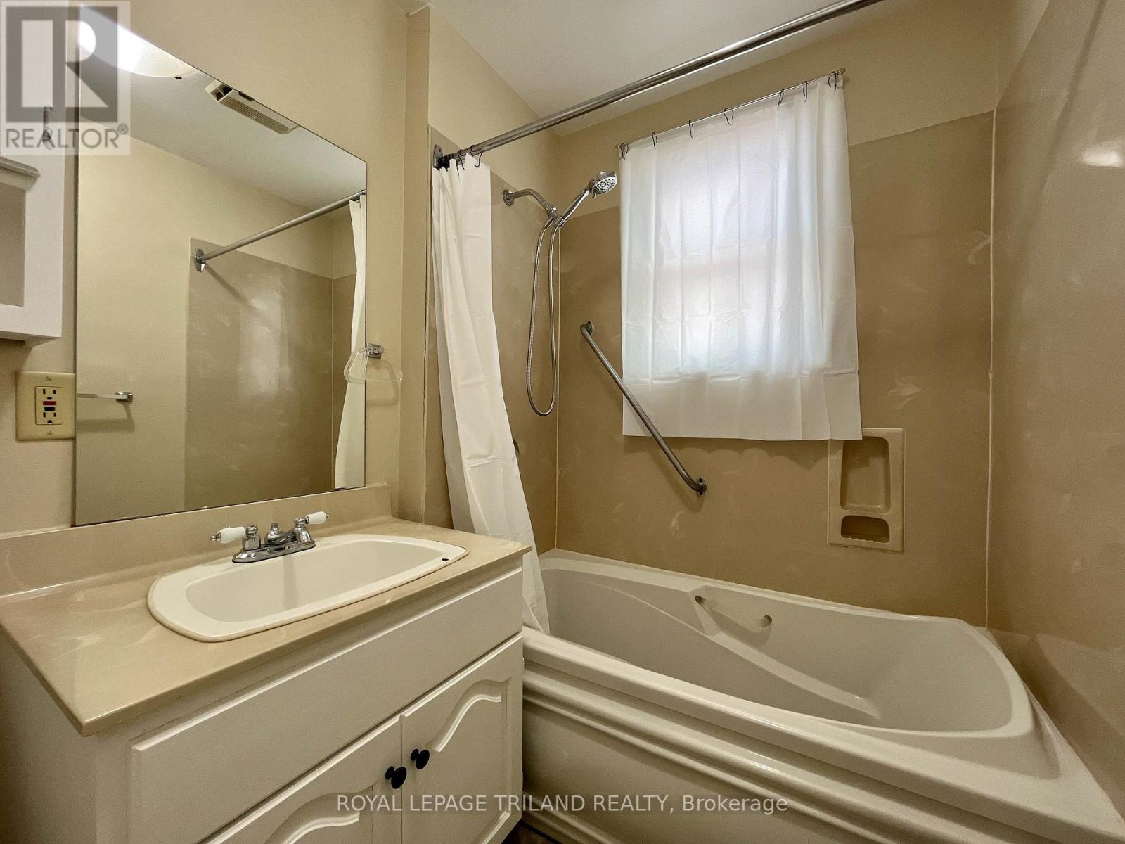 144 Victoria Street, London East, Ontario  N6A 2B7 - Photo 9 - X12193672