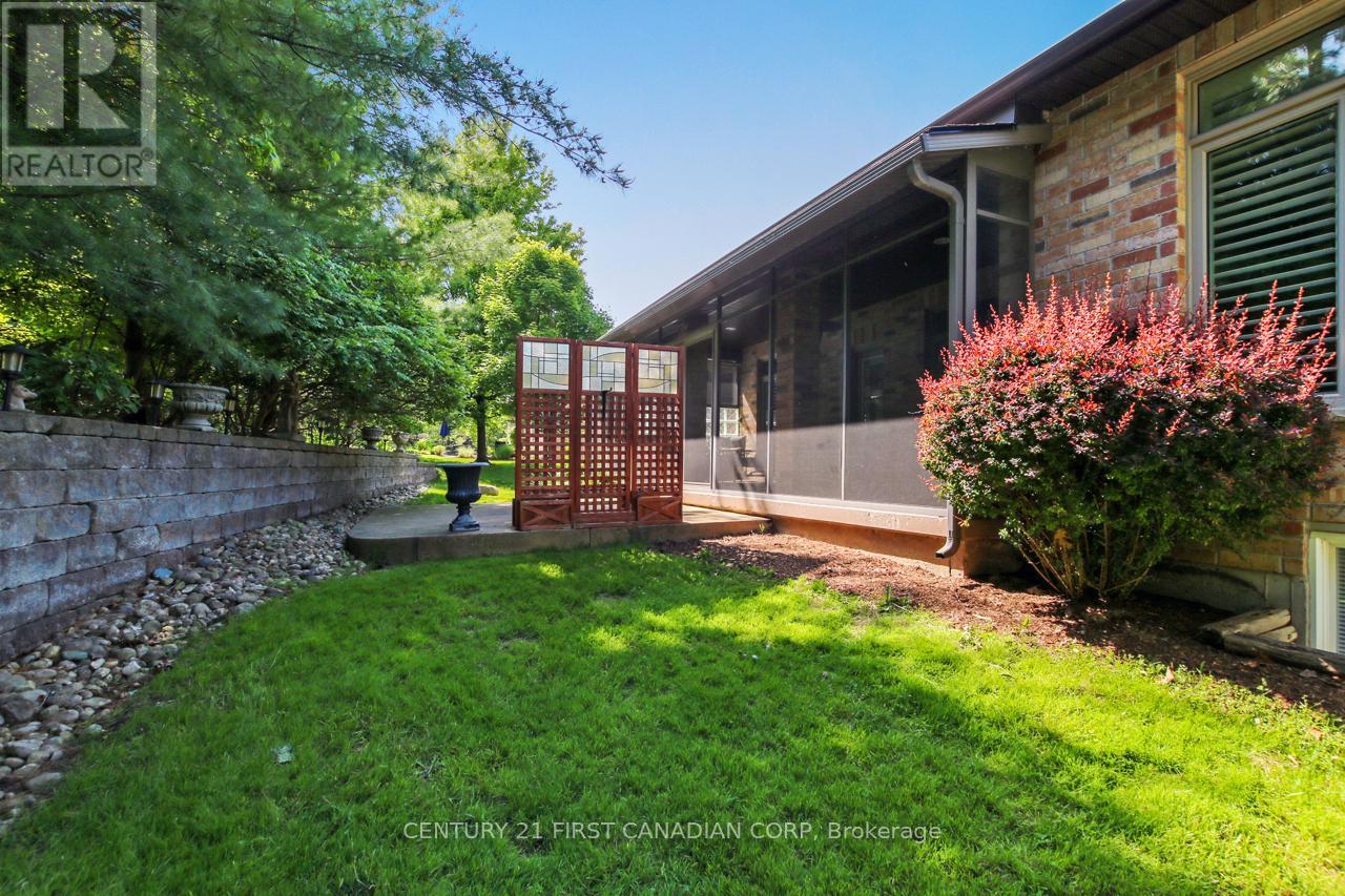 2137 Jack Nash Drive, London South, Ontario  N6K 5R1 - Photo 33 - X12193724