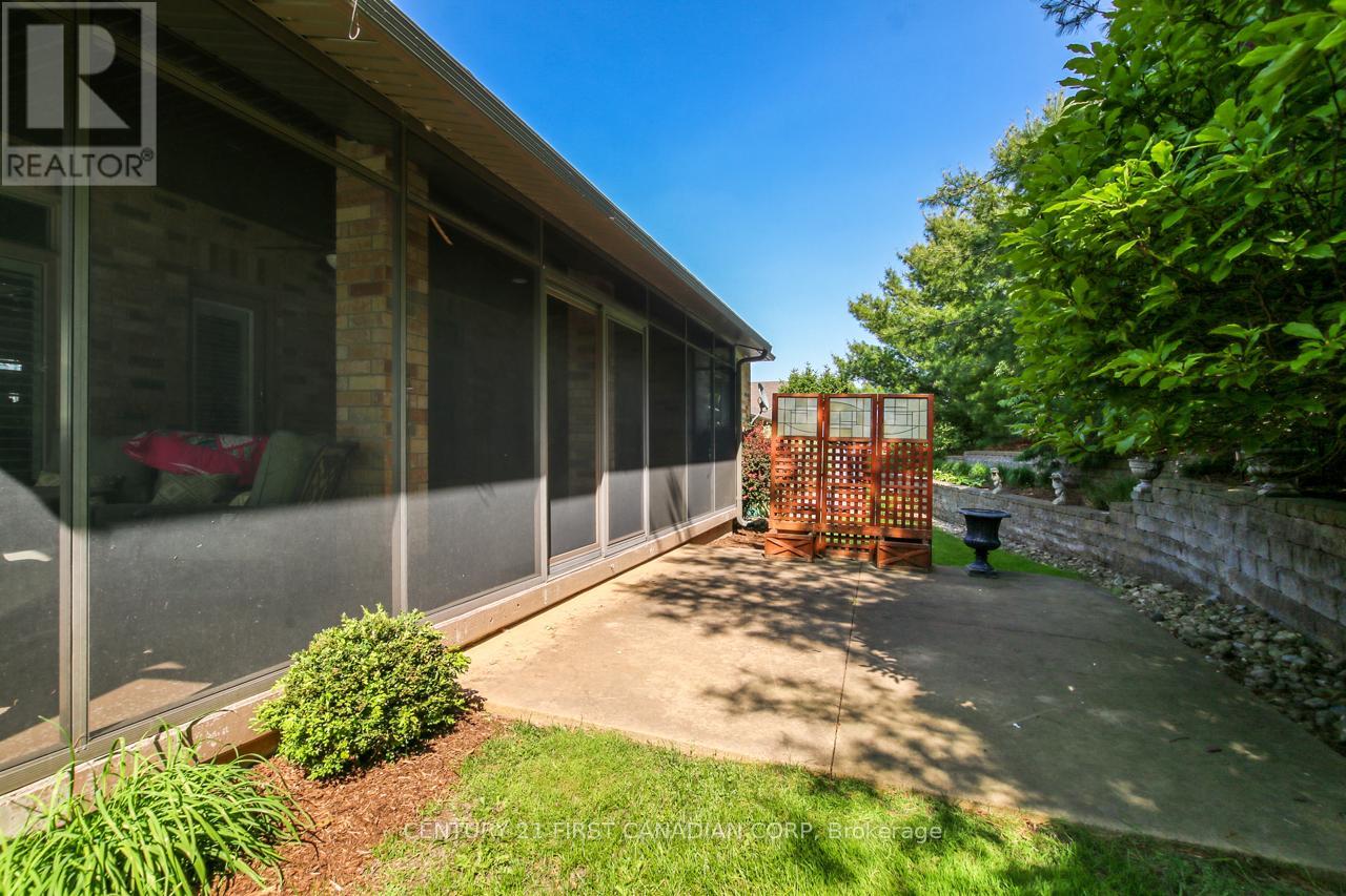 2137 Jack Nash Drive, London South, Ontario  N6K 5R1 - Photo 34 - X12193724
