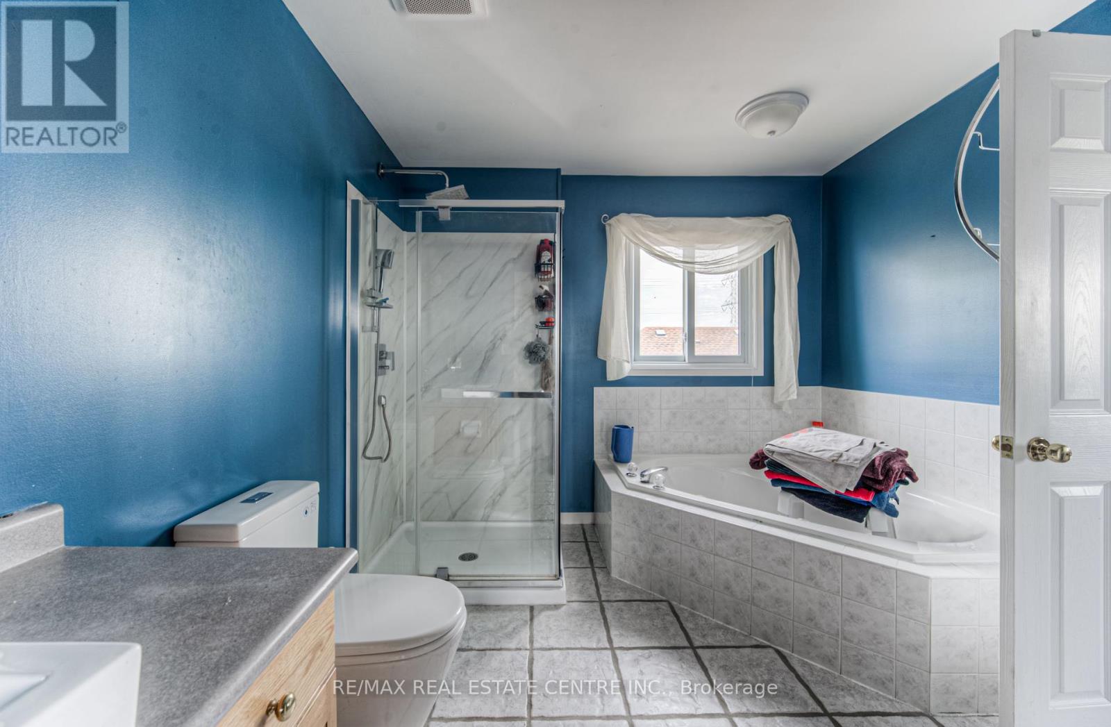112 Milfoil Crescent, Kitchener, Ontario  N2E 3L3 - Photo 18 - X12193656
