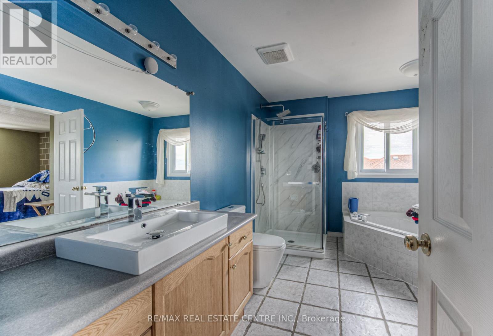 112 Milfoil Crescent, Kitchener, Ontario  N2E 3L3 - Photo 19 - X12193656