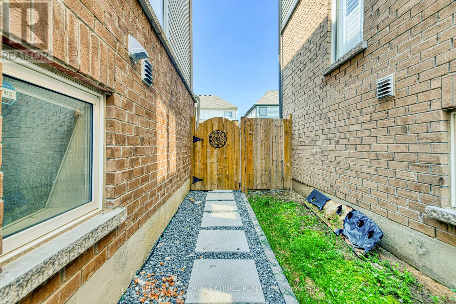 74 Henry Smith Avenue, Clarington, Ontario  L1C 0W1 - Photo 5 - E12189295