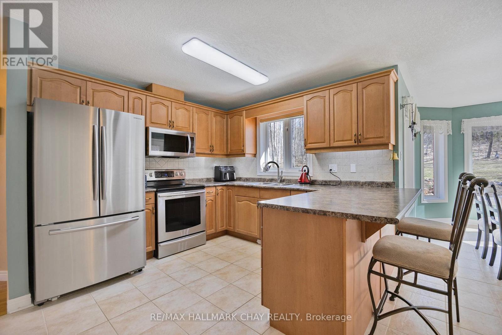 7 Pineview Drive, Oro-Medonte, Ontario  L0L 2L0 - Photo 10 - S12191930