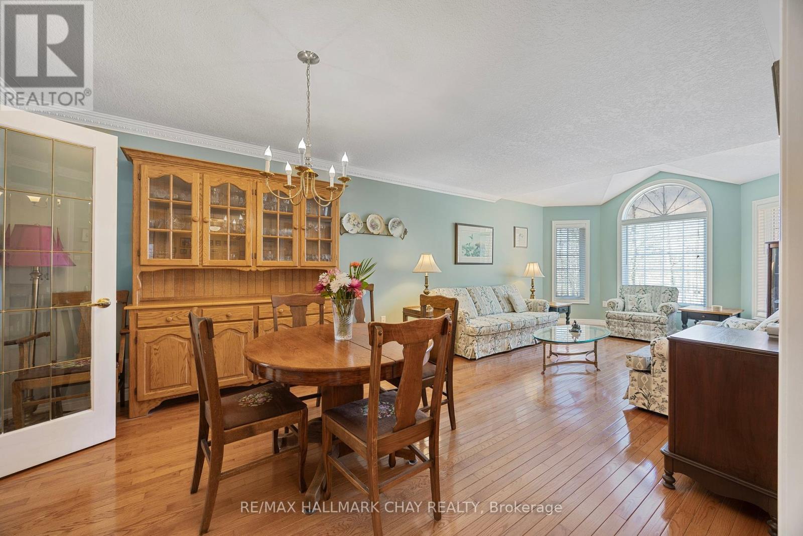 7 Pineview Drive, Oro-Medonte, Ontario  L0L 2L0 - Photo 6 - S12191930