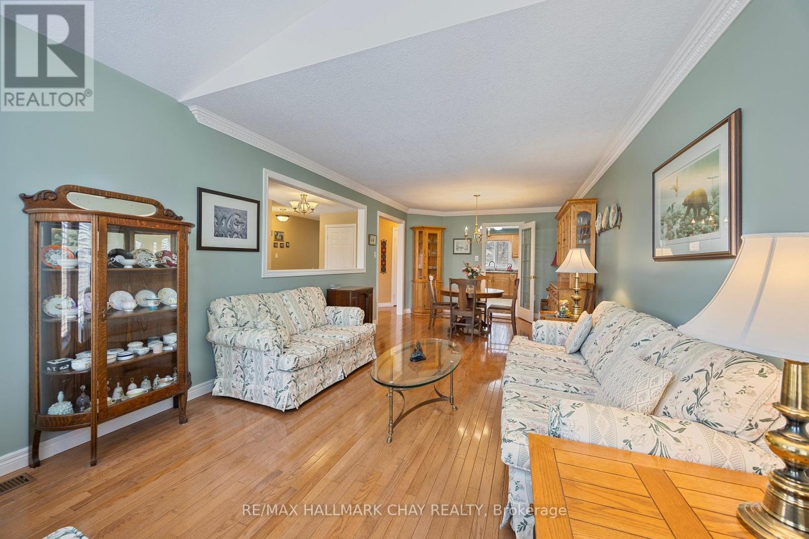 7 Pineview Drive, Oro-Medonte, Ontario  L0L 2L0 - Photo 9 - S12191930