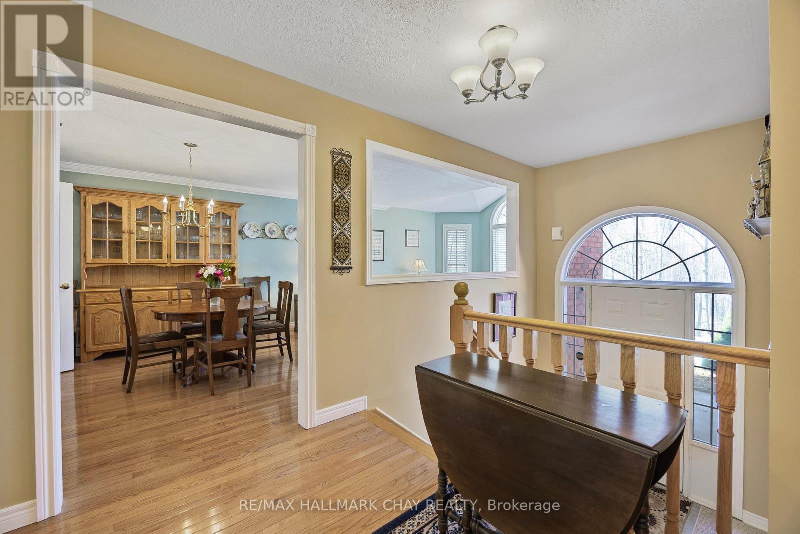 7 Pineview Drive, Oro-Medonte, Ontario  L0L 2L0 - Photo 5 - S12191930