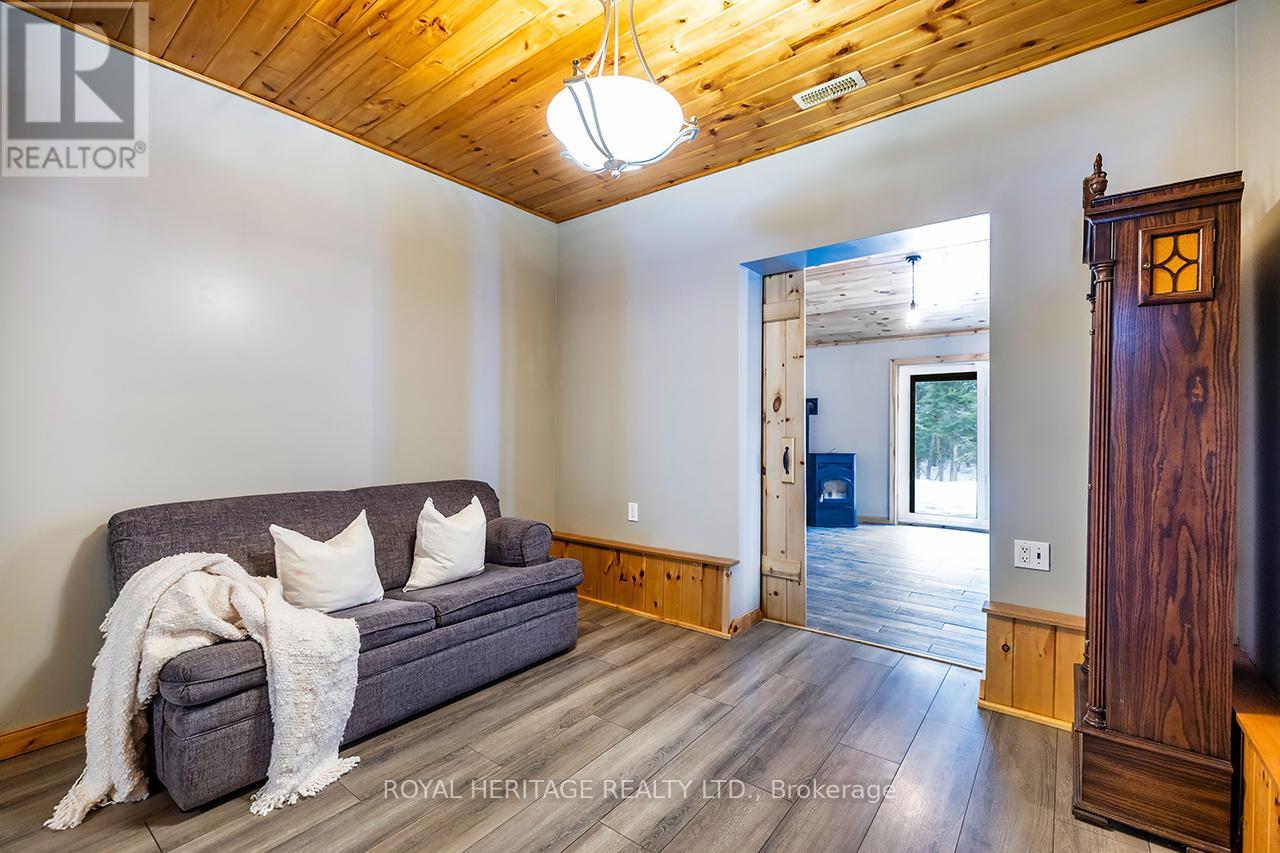 428 Kennedy Drive, Trent Lakes, Ontario  K0M 1A0 - Photo 12 - X12044434